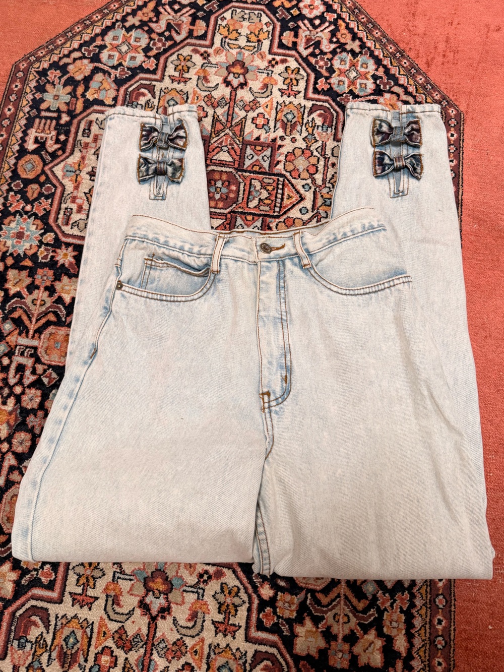 BONJOUR VINTAGE LIGHT WASH HIGH WAIST BOW DETAIL JEANS Sz 26 - Picture 2 of 9